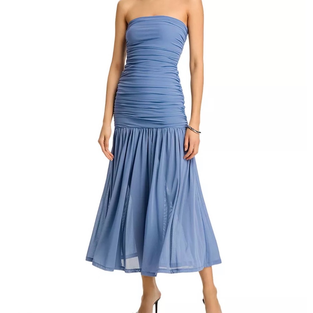 Bardot strapless dress
Beautiful dress for a special occasion 
Wore once